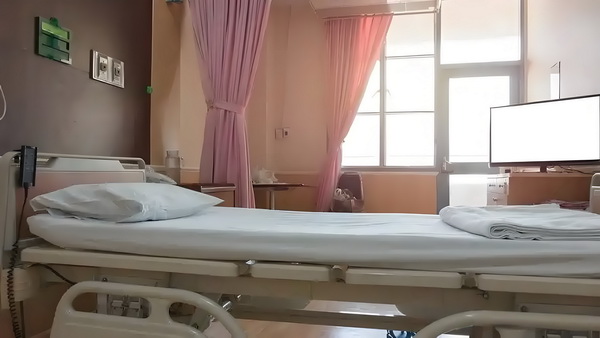 缠上冷情女总裁：痴情丈夫